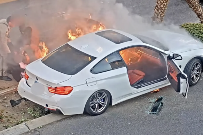 Las Vegas: Un turista salva un uomo pochi secondi prima che la sua auto vada a fuoco! (VIDEO)
