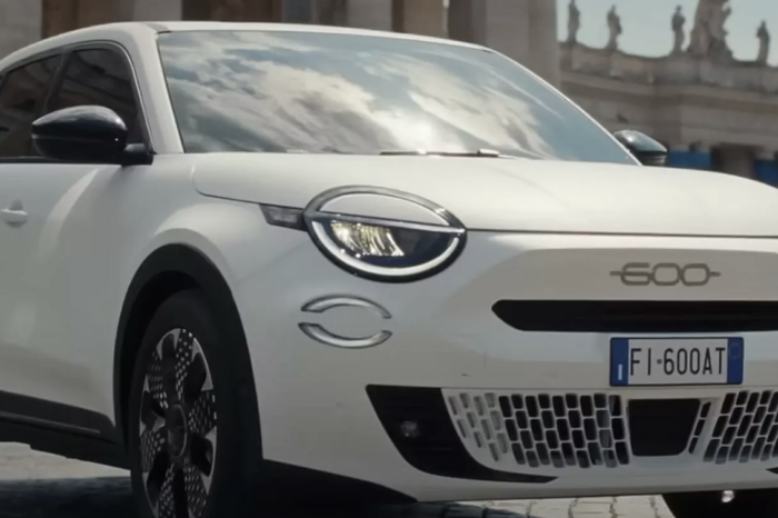 La Fiat 600e finalmente rivelata in un video ufficiale su un evento in Vaticano (VIDEO)